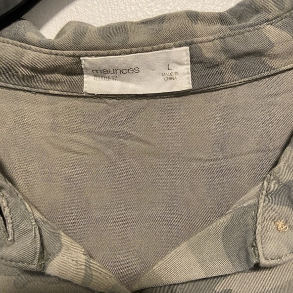 Maurices Women's Blouse Size Large Camo Utility Button Down Gorpcore - Picture 2 of 7